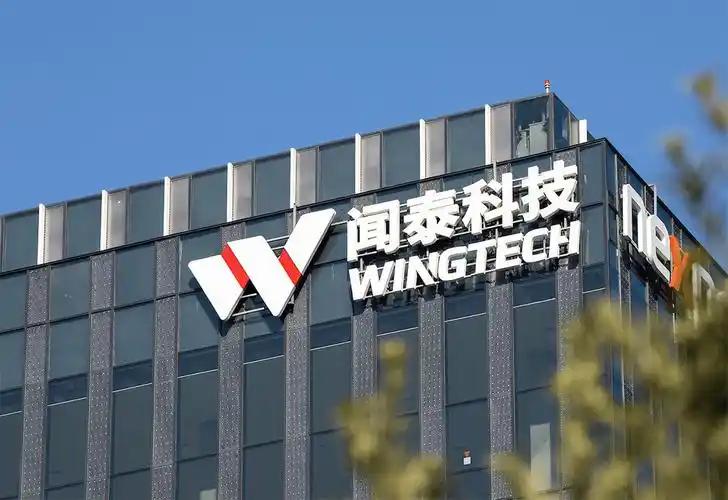 靠情绪推上去股票，必然砸下来。靠情绪推动的股票，迟早会跌落。以S