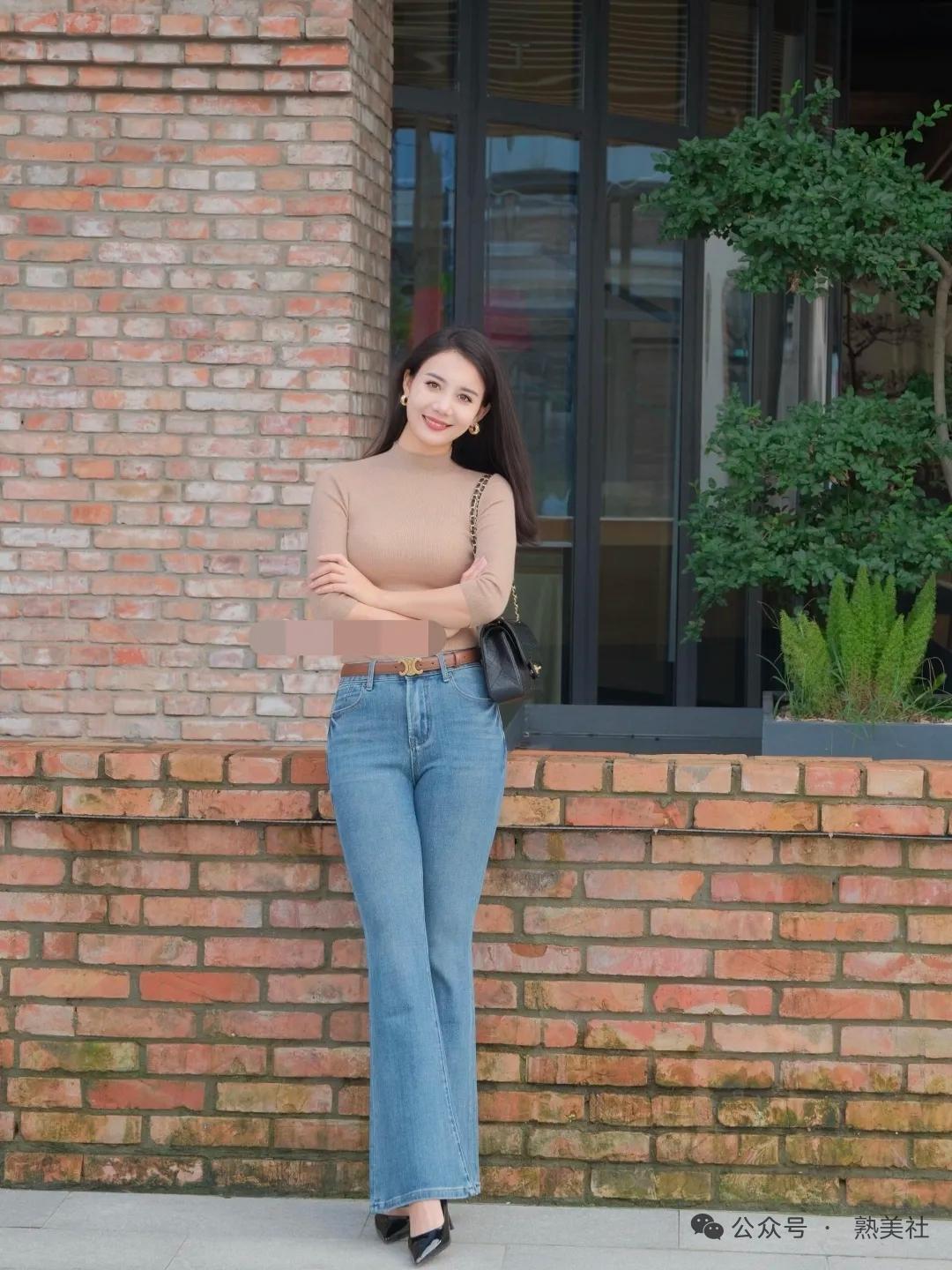 轻熟小阿姨甜美的笑容