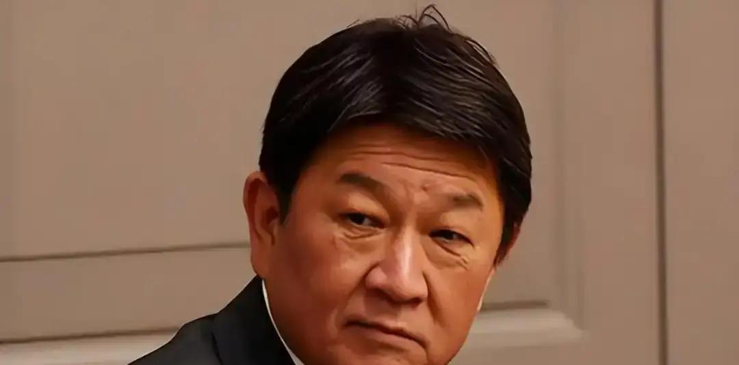 7月15日，日本东京外务省新闻发布厅的气氛显得有些诡异，刚刚还在高调炒作“南海仲