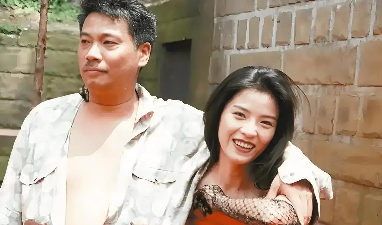 吴孟达说，我是个没有智慧的人。当初同时欠6个黑老大高利贷，死路一条的时候，是