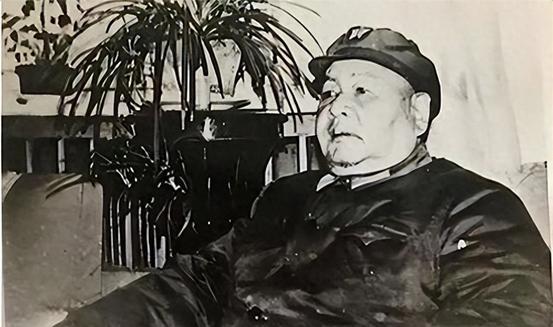 他不调粟裕身边当参谋长，或是纵队司令，滕海清也不会晋升太快？“1948年1月1