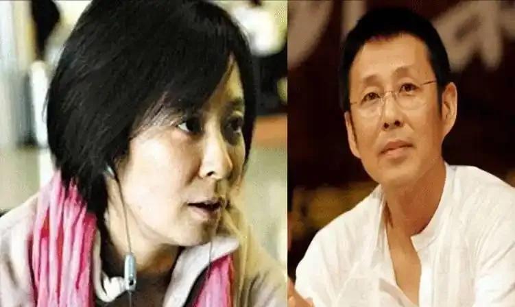 陈道明与王京花的故事始于1993年，当时王京花作为小助理加入了陈道明的团队。陈道