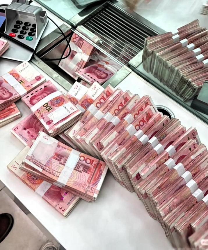 银行利率悄悄上调！内行人都在抢的“窗口期福利”，错过再等一年