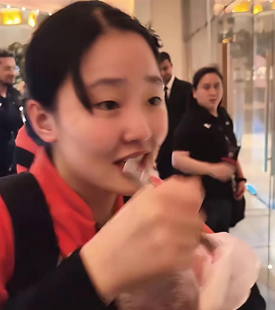 现在国内不少球友越来越喜欢张本美和了，特别是这次听说生病了，还咬牙坚持打完赛事