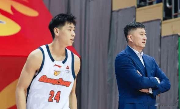 懂球的才知道，广东能跟北京到这份上，全靠杜锋狠下心弃用焦泊乔、王洪泽、崔永熙这批