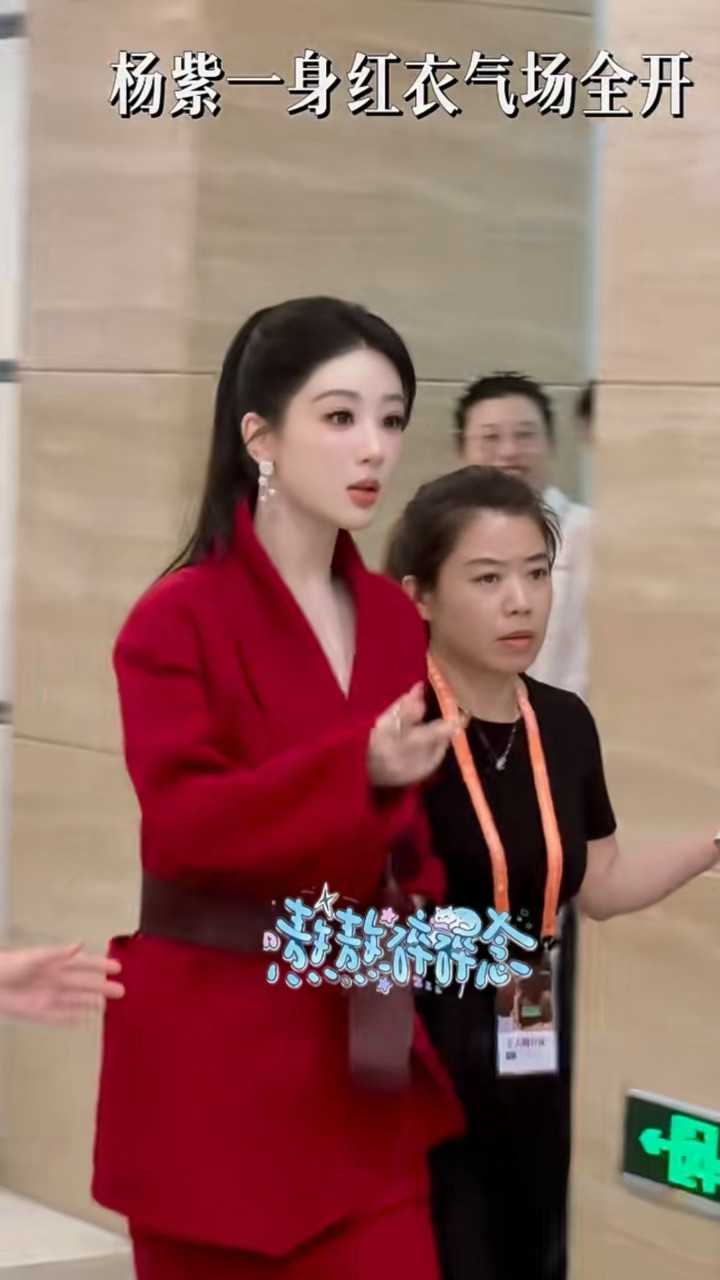 金鹰奖一片黑白礼服里唯一的红🌹第33届金鹰奖全阵容​​​