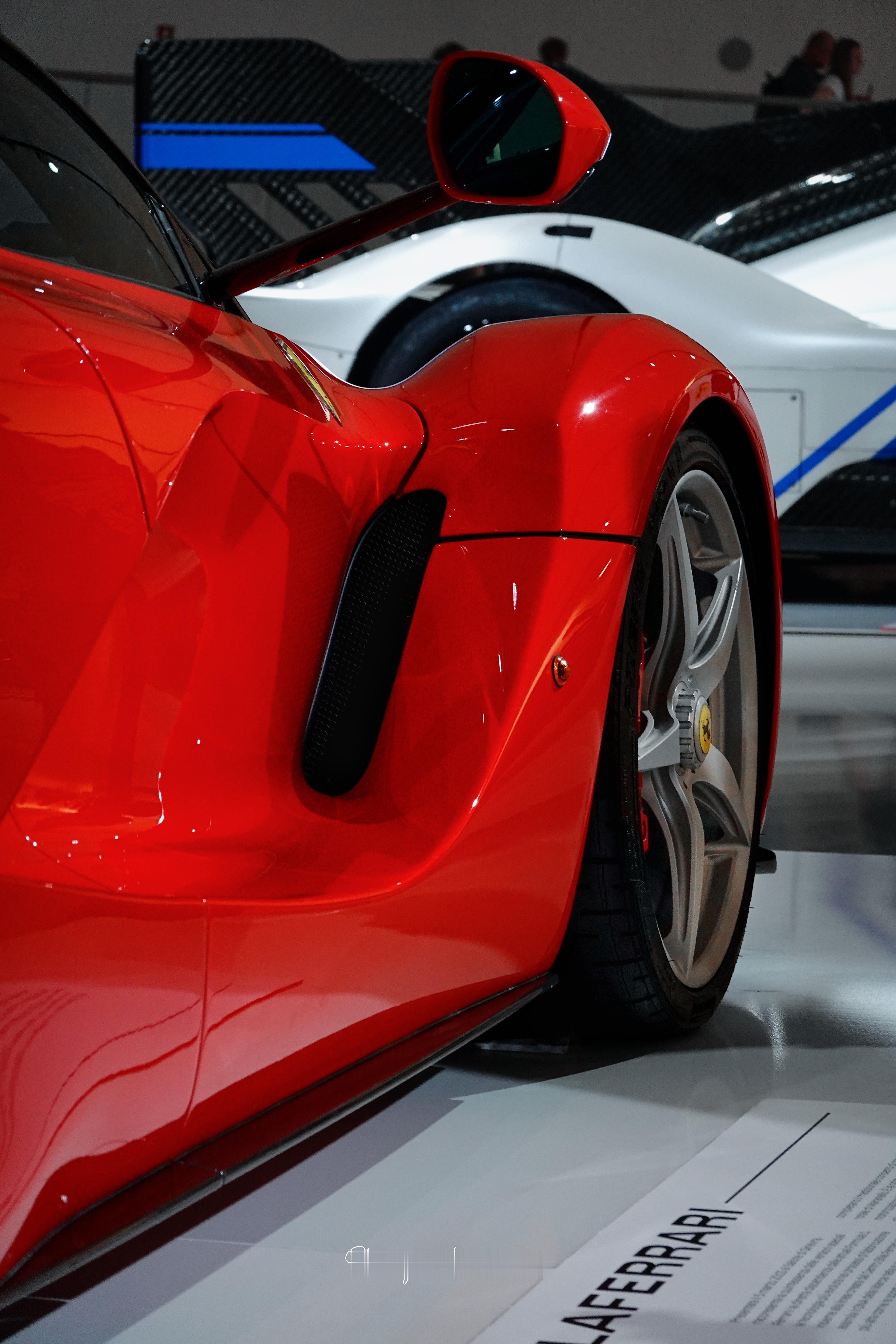 FerrariLaFerrari拍无数遍都只能感叹——人怎么能设计出这么伟大