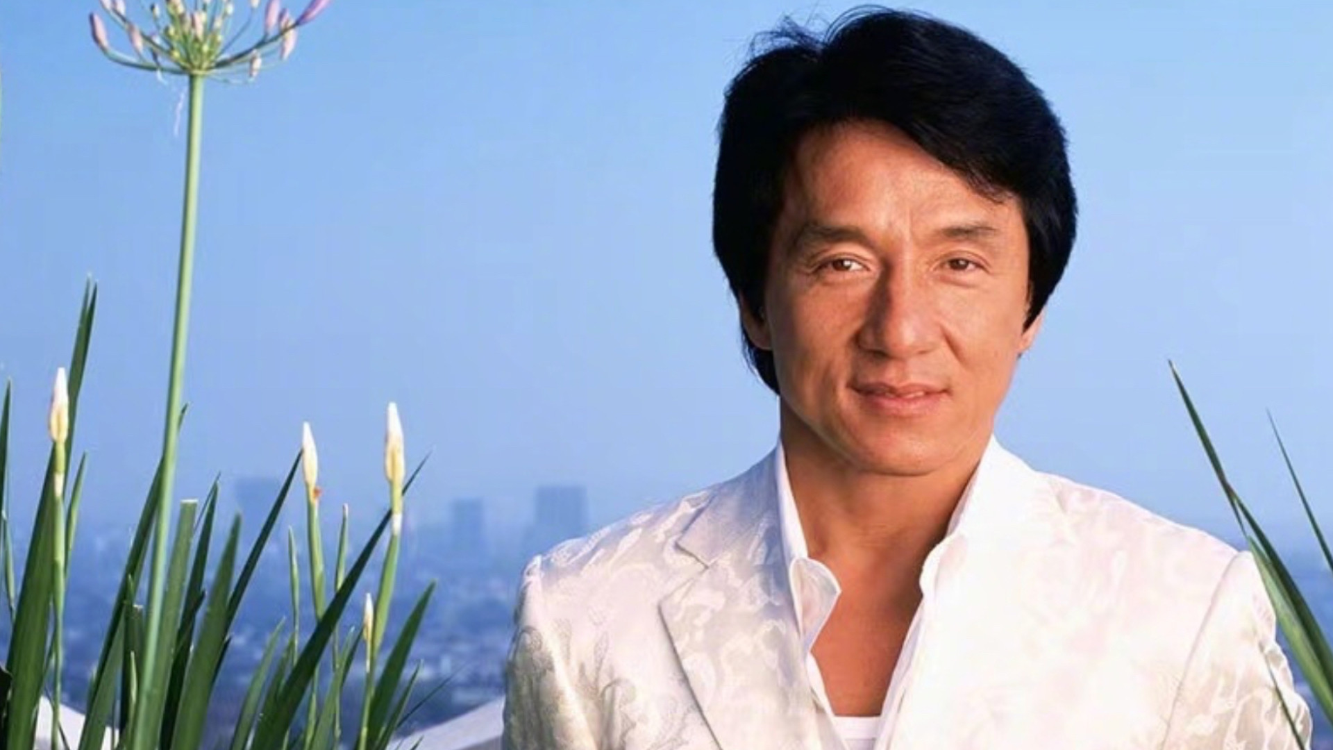 成龙70岁开通社交账号，4小时涨粉近20万！姚晨自拍技巧曝光