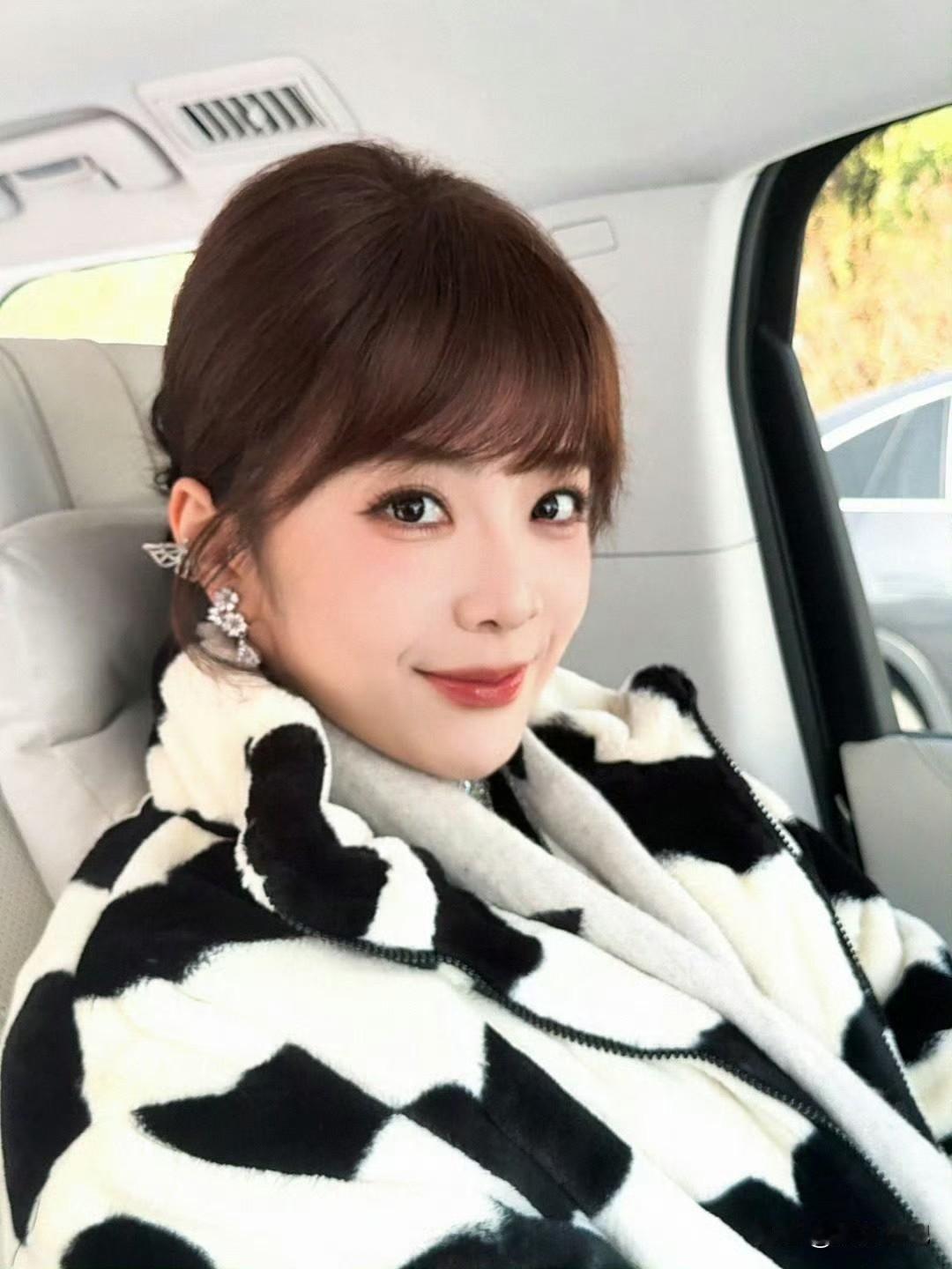 余霜阿姨时不时就得打[爱心]