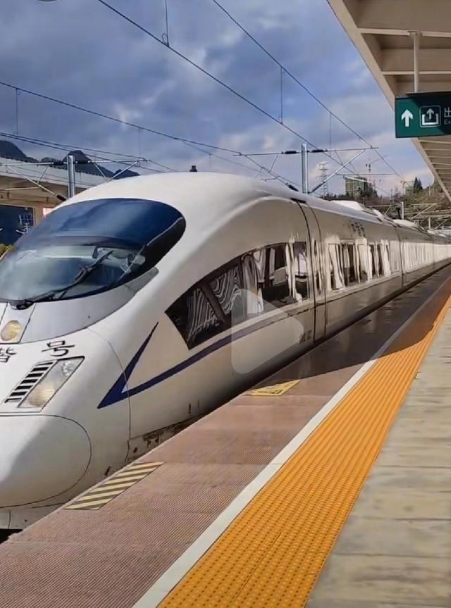 西班牙交通大臣为采购高铁考察多国，结果彻底颠覆认知。先访德国西门子，对方不仅交付