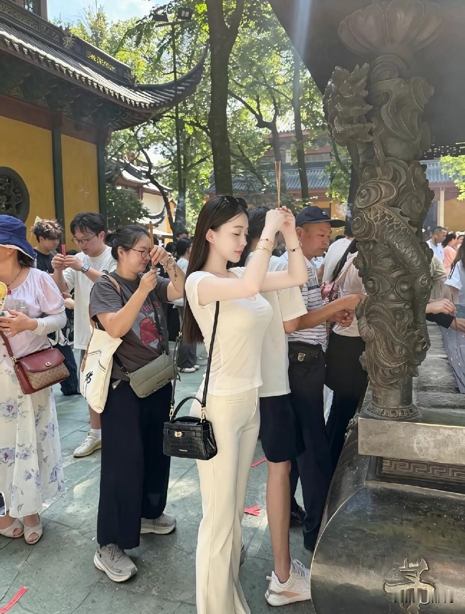 都这么漂亮了，还求什么