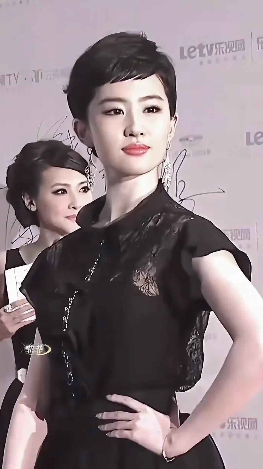 事实证明，美女改变个发型还是美女[比心]