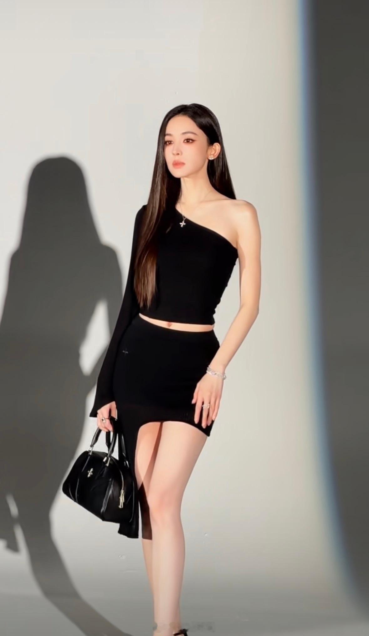 娜扎真的美成bjd娃娃了...非常值得反复观看的物料，高智感满满，SMFK你赢很