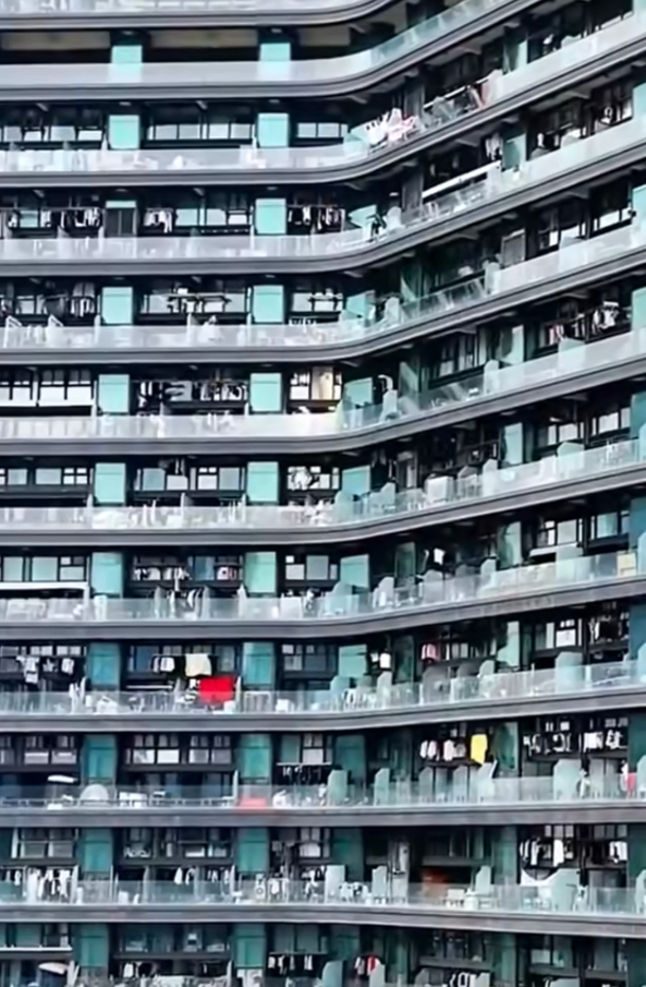 直播网红批量撤离杭州人去楼空的照片，就像北京的天气，批量撤离的速度，就像秋风