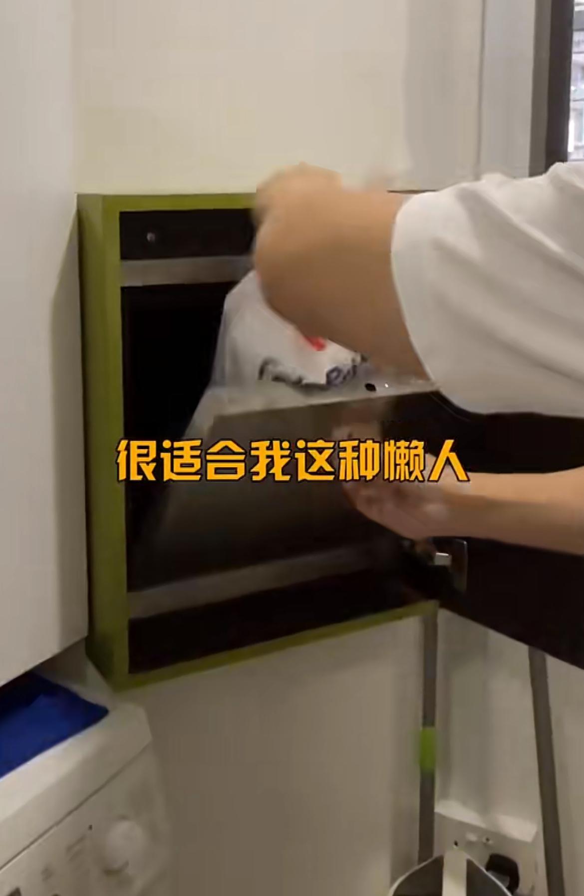 新加坡这种垃圾道也有人吹，虽然可以足不出户倒垃圾，看起来确实很方便，我们90年代