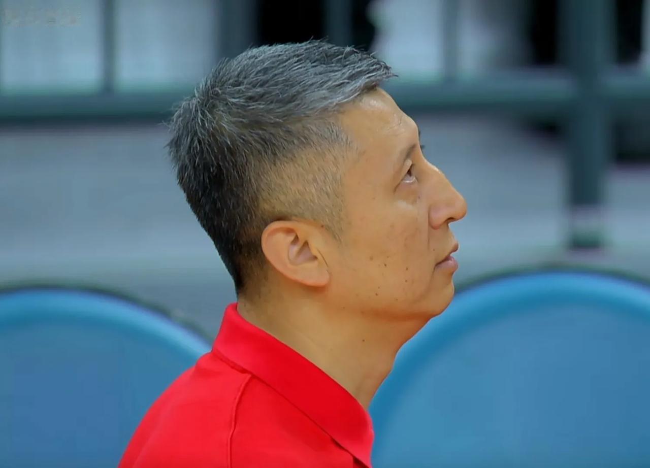 来自网络的消息，中国男篮集训队的徐昕离队，这是周琦近期要回归球队的信号，总