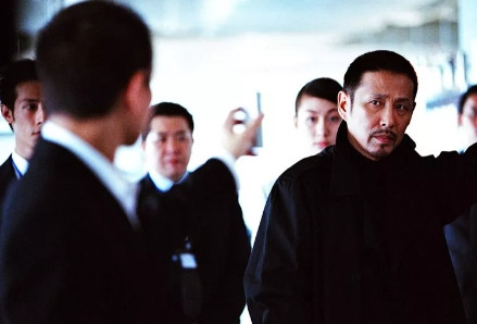 2003年，拍《无间道3》时，刘伟强找来了刘德华、梁朝伟和陈道明，还差一个帅气担