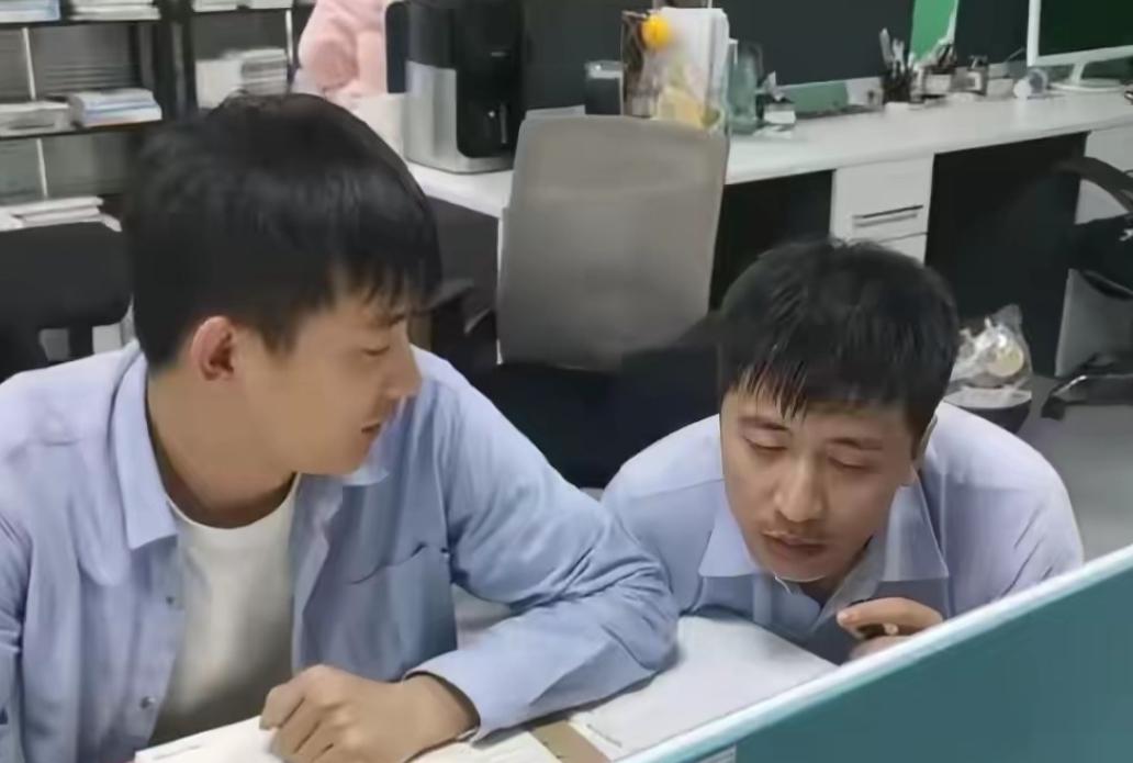 张雪峰去世头七，公司总经理发文承诺，亲口透露对张姩菡安排，更惹人泪目的是，武亮