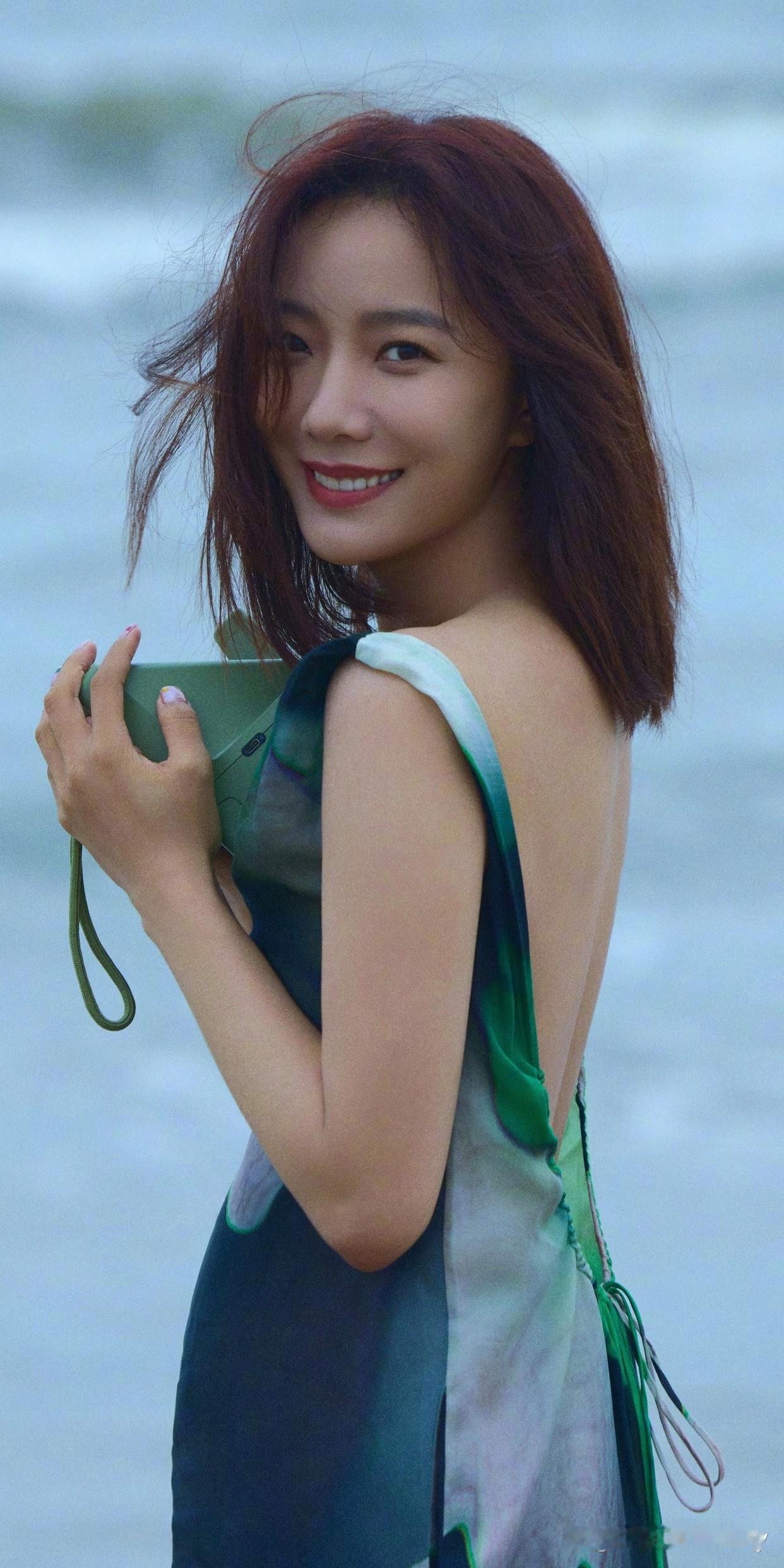 王珞丹海边唯美写真