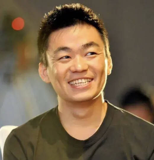 演员王宝强，拍完士兵突击之后，其他演员都去了另外一个剧组，我的团长我的团，王宝强