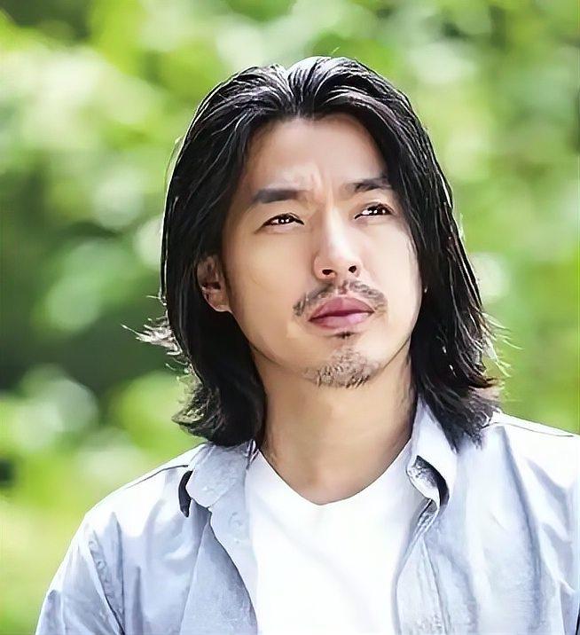 谁能想到《放羊的星星》里让人念念不忘的韩志胤，会以这样的方式重回公众视野？前