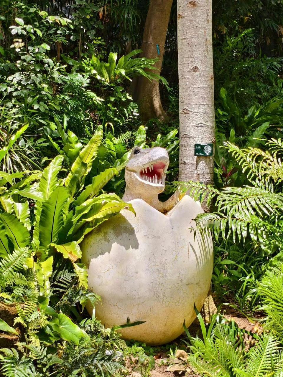 香港动植物公园，建于1871年，曾经作为总督府，当时总督被华人称为“兵头”，于是