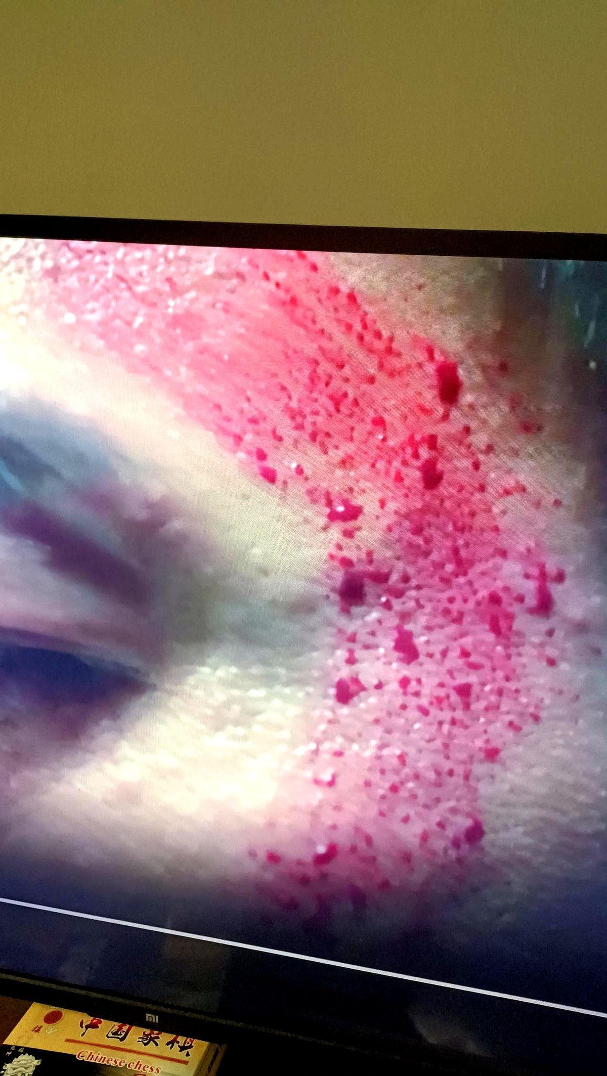 谍战剧《隐锋》大结局了，但有个细节实在是让人出戏。最后一集，主角李亨刚打完一