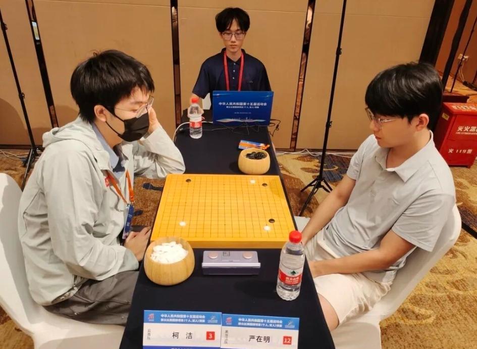 柯洁心不在焉~输棋自然而然~出局顺理成章~棋圣卫冕困难柯洁两盘棋输的太臭。