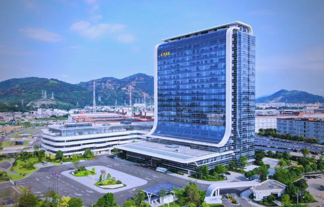 电池市场有这么多家企业，宁德时代凭什么能够成为爆款制造机？宁德时代最开始只是