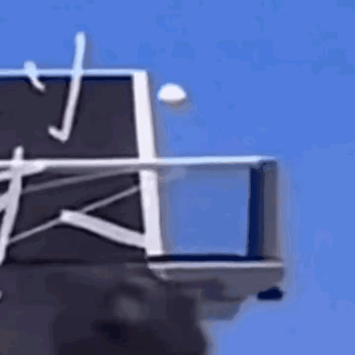 这个球现在还在争论！这个视频换了一个角度看清球的落点，有球迷认为球是从球台外侧