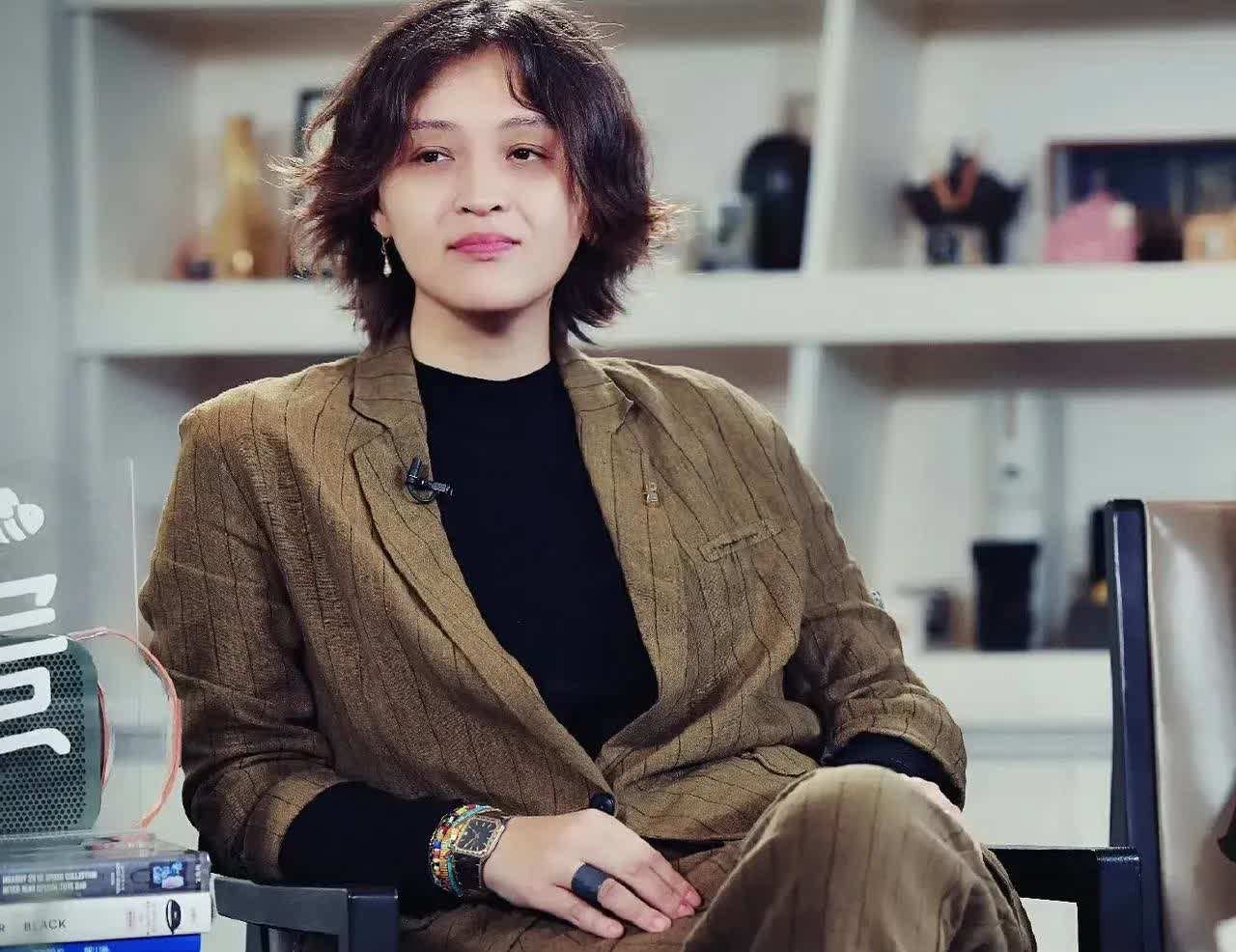 三宝老师的前妻照片曝光没想到是又美又飒又年轻又有钱的主啊可是不懂当年三宝