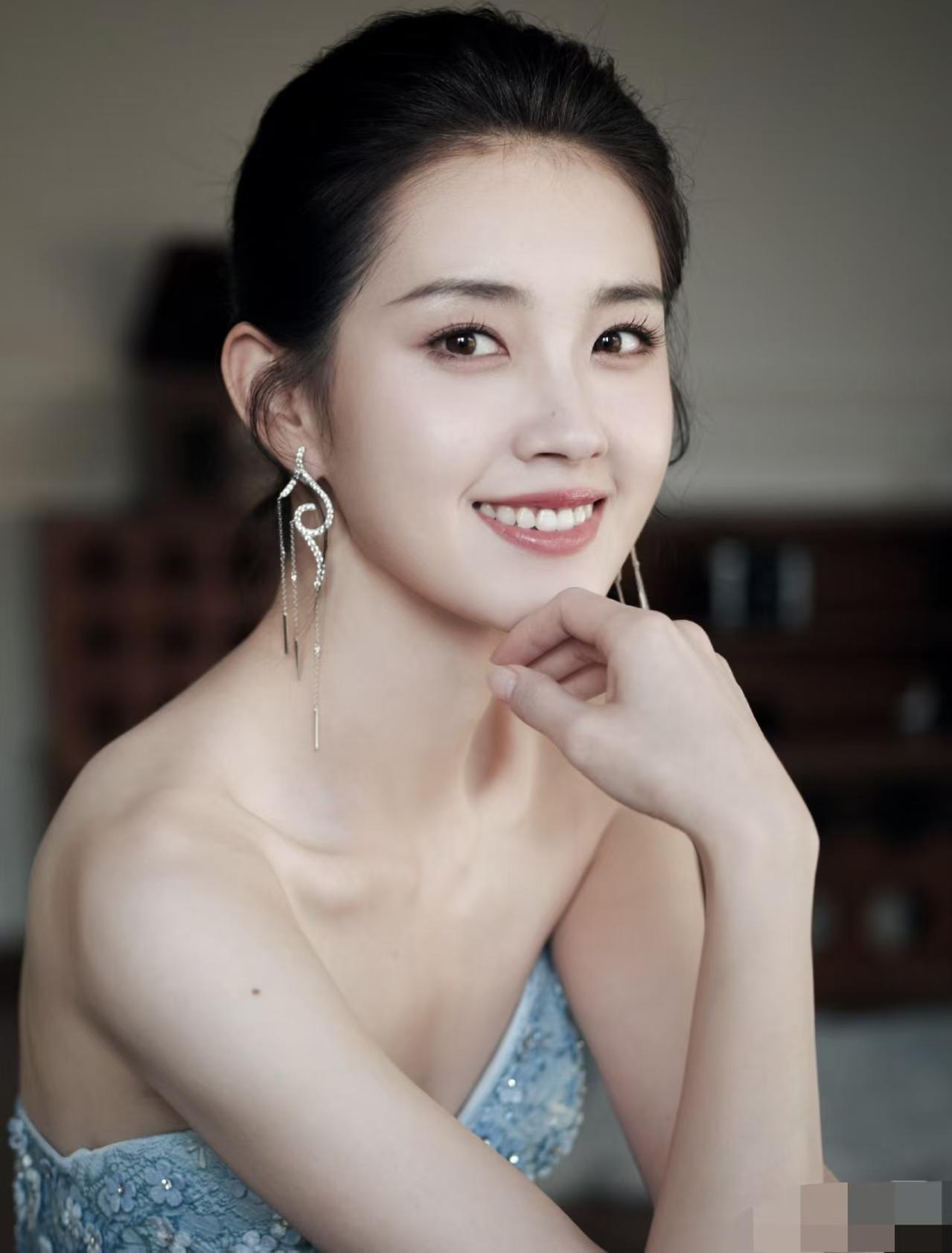 郭宇欣这次塌房不是因为她背后蛐蛐周也也不是因为录音的报复她，而是因为她自