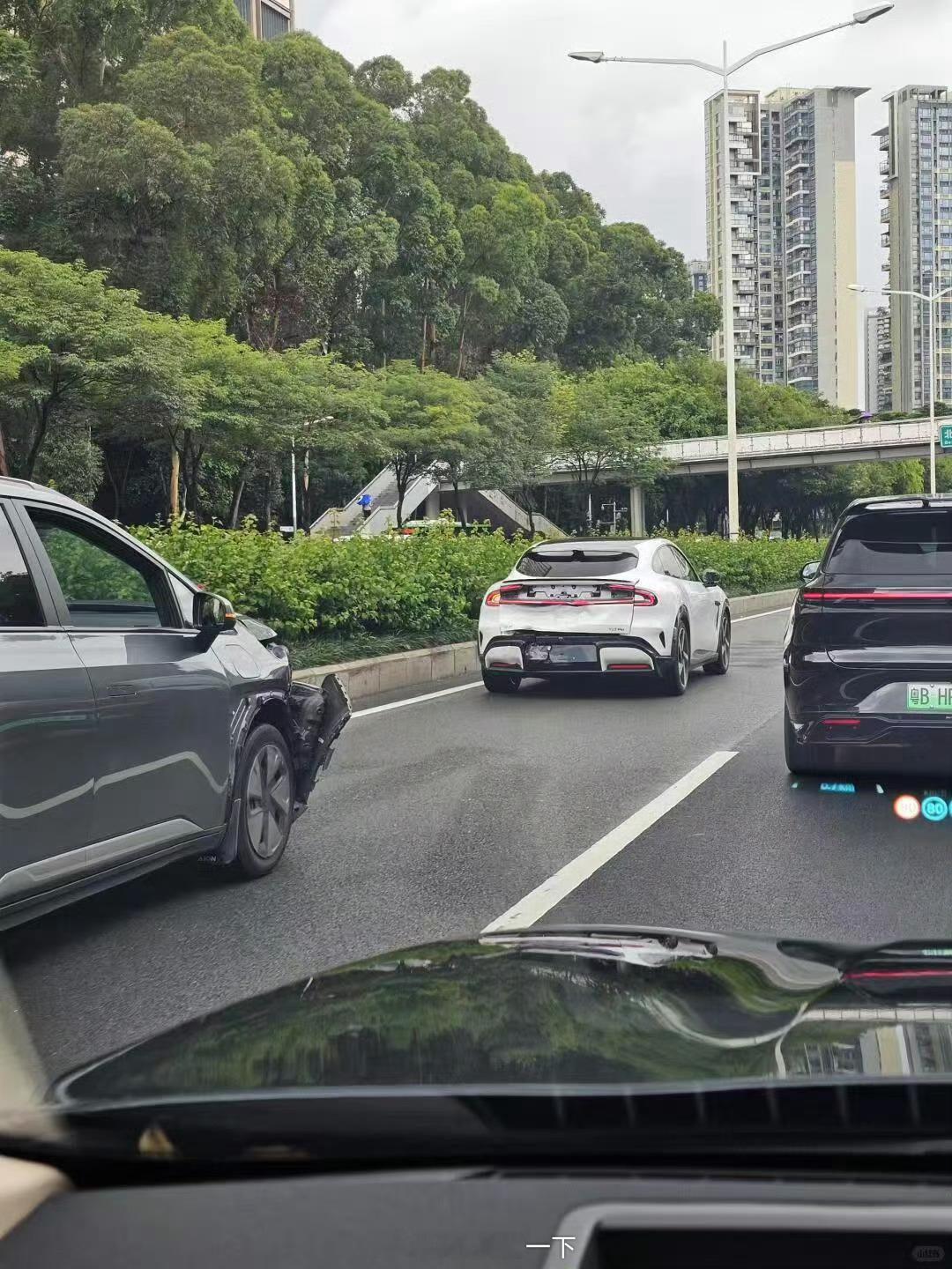 心疼啊，这是谁试驾小米YU7被追尾了，看这力度不小，妥妥的后车全责​​