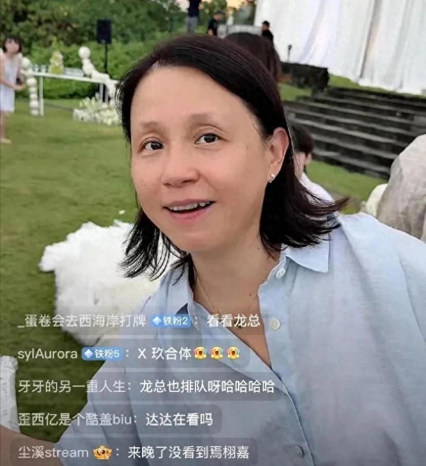 X玖赵磊大婚甜到蛀牙！全员兄弟团抢捧花翻车，龙丹妮哭成泪人：这娃我养大了！“此