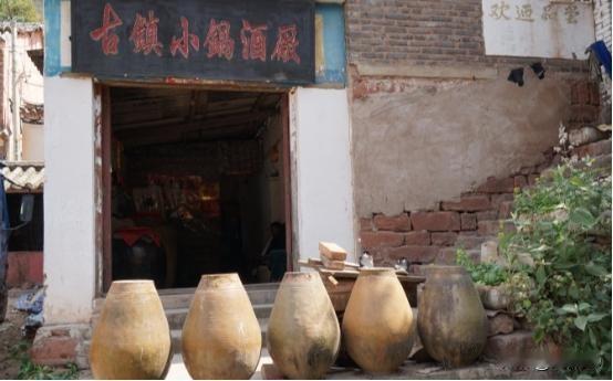 是我们太无能，还是商人太狡猾？九年前，镇里投入上级扶助资金160万建了一个酒