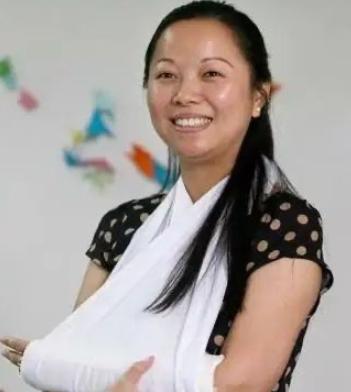 太过分！2011年，杭州2岁女童从10楼掉落，1女子徒手将她接住，女子的左臂因此