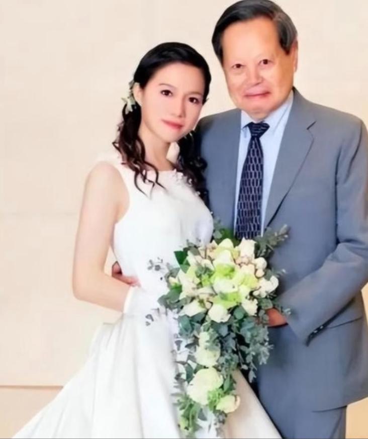 都以为翁帆只得了清华公寓的使用权，殊不知杨振宁留给她的，根本不是房子，而是一口“