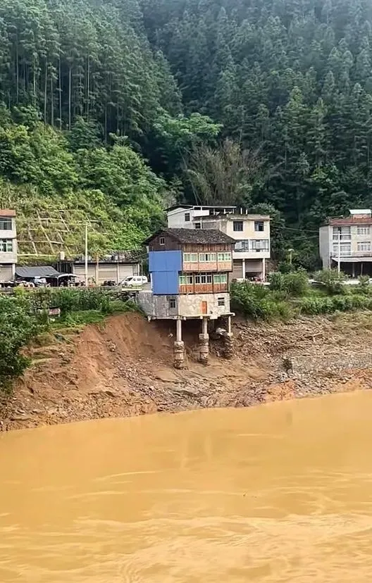 这属于危房吗？大家敢不敢住？
