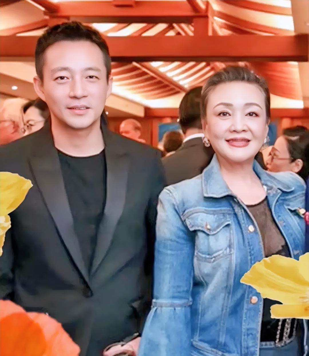 看汪小菲招待馆长再看他对张兰，这母子俩也挺真实了！刷到汪小菲招待馆长的视