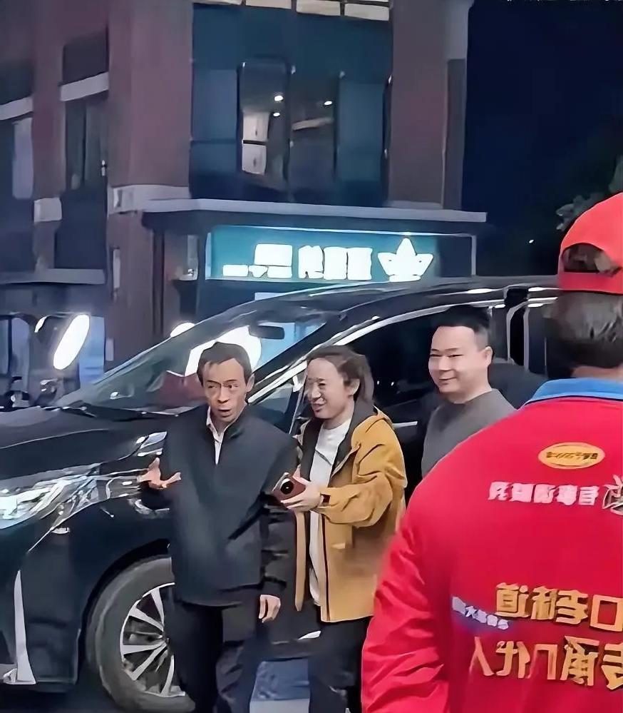 鸡排哥这波属实是飘了！真的越来越脱离群众了想当初他还只是个守着小推车的摊主，