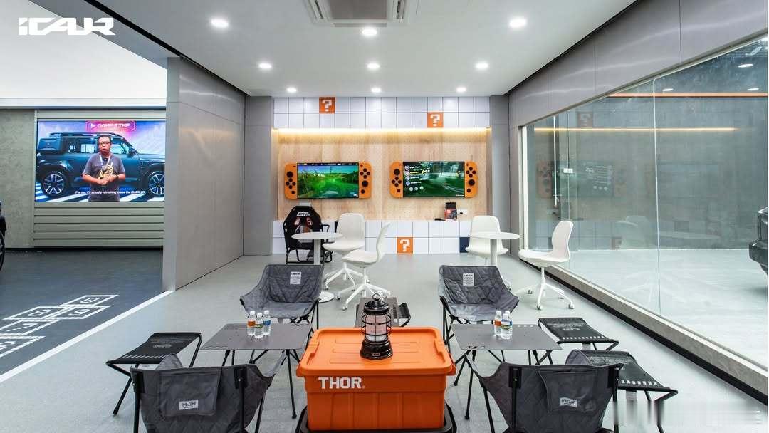 海外的iCAR店长的像潮牌店这颜色有意思了这种服务体验国外很难有，大家感受一下