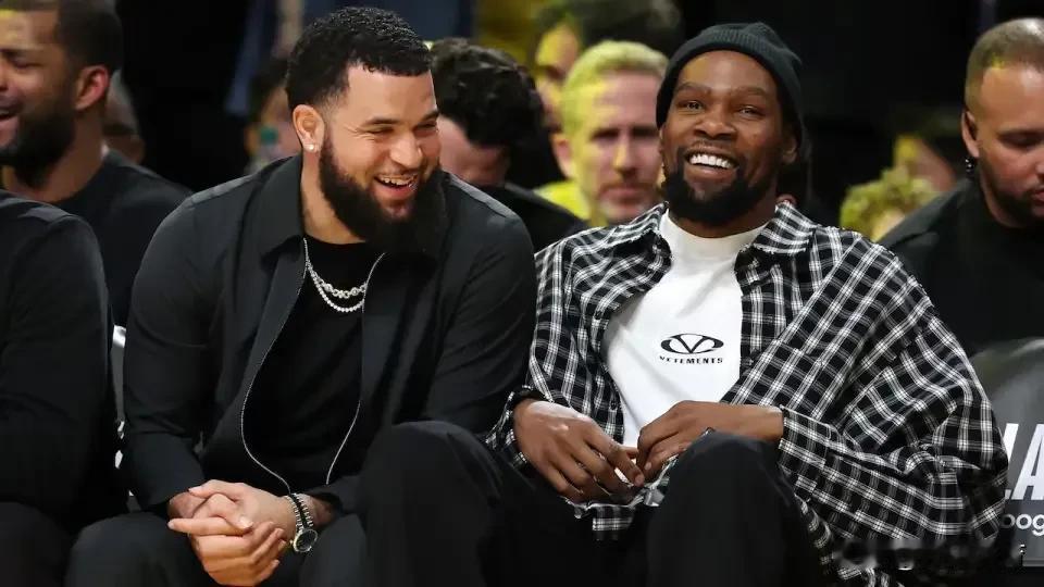 麦迪认为下赛季西部马刺雷霆火箭三足鼎立近日，NBA前球星麦迪在播客节目中谈到了