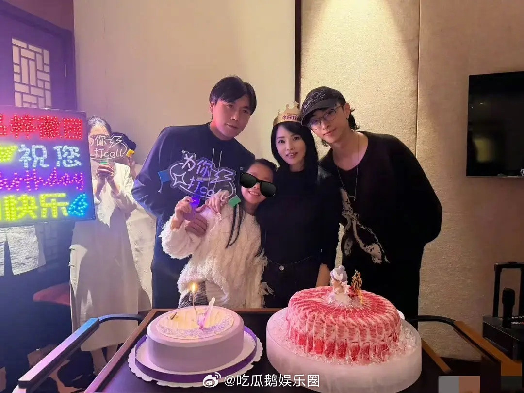 伊能静58岁生日晒全家福，恩利送花秦昊送戒指，米粒送金子最实在！