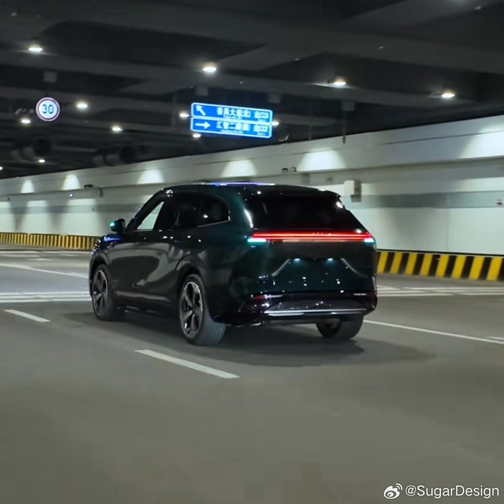 小鹏G9L实车来罗！正式进入宣发时间前脸还行，尾部的话～