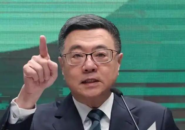 台“行政院长”卓荣泰正式宣布，8月13日，台湾地区行政机构负责人卓荣泰宣布：