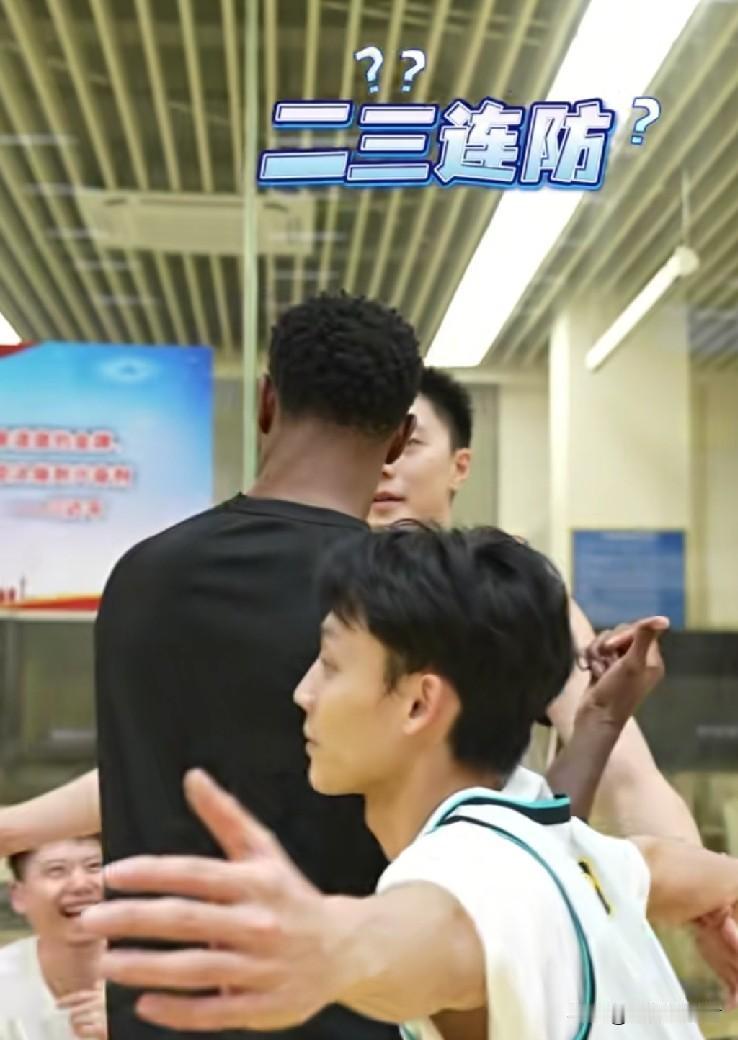 怨我直言！广东男篮给弗格开了个天大的玩笑，徐杰与胡明轩果然是好搭档！咆哮君之前