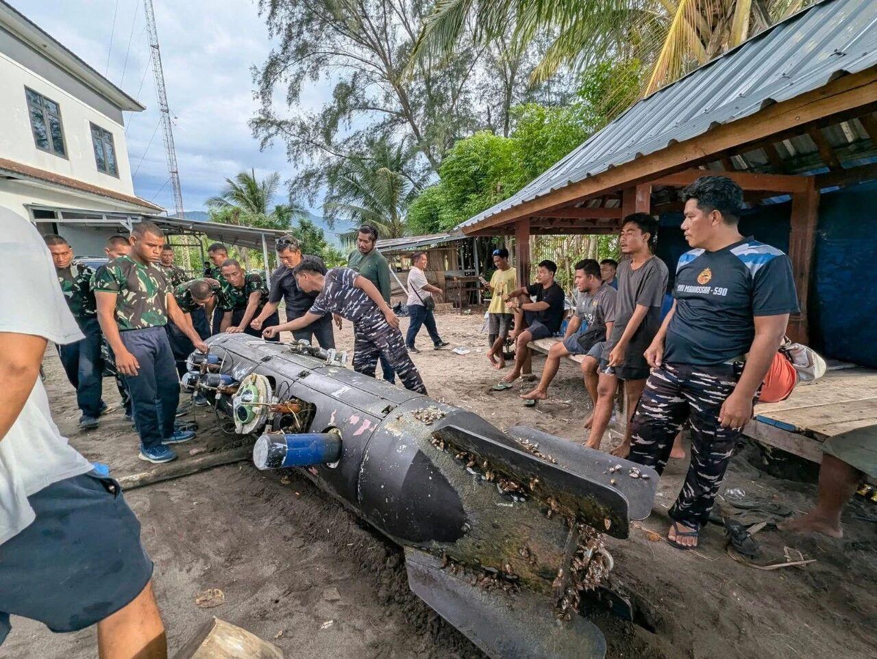 印尼渔民打捞到中国的无人潜航器。而且打捞地点很有意思，已经是离澳洲非常近的龙目