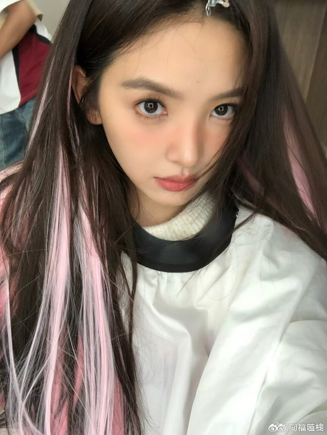 章若楠粉发挑染，甜酷girl击中我心了！​​​
