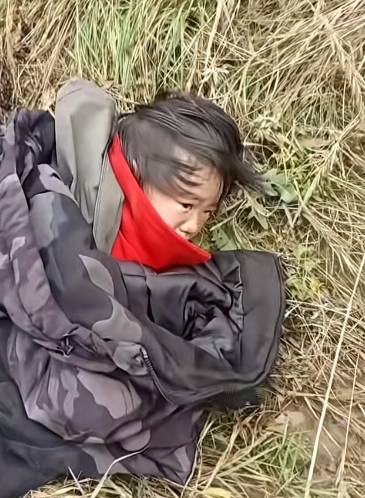 十万赏金的小孩找到了，找到后的小女孩说第一句话，令人细思极恐，她说的好像是：什么