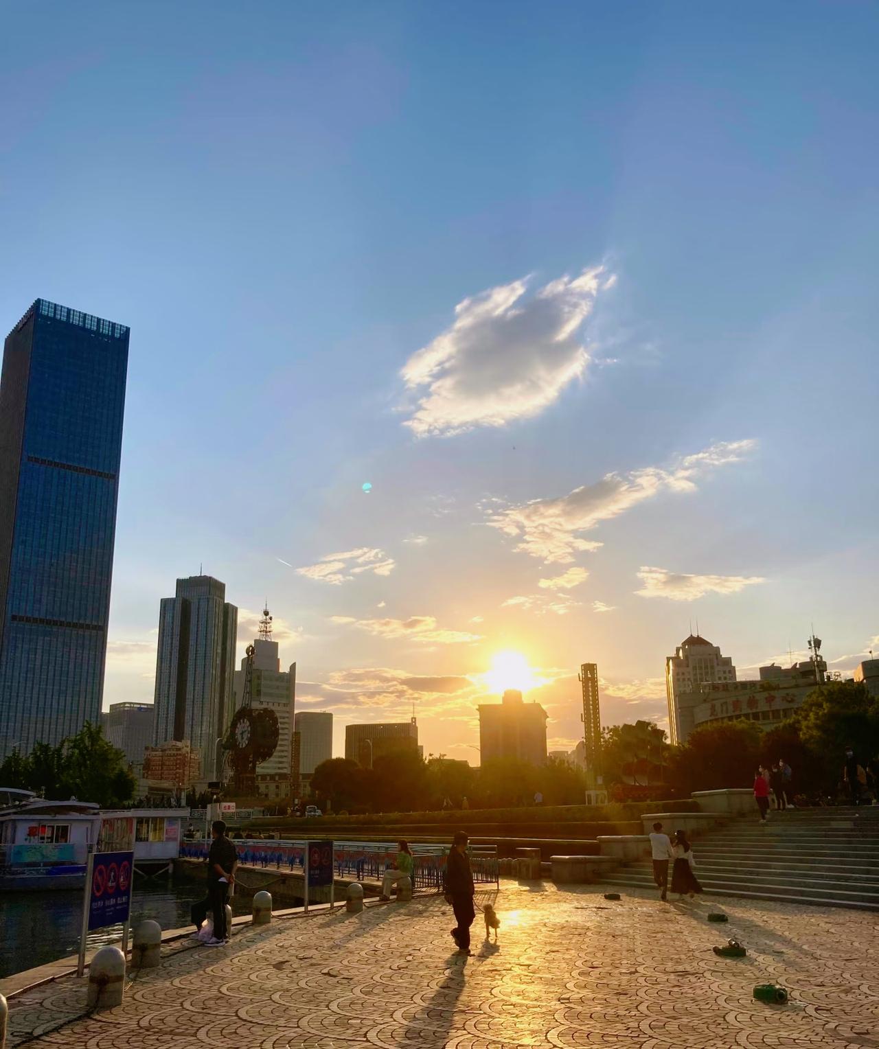 找个生理性喜欢的，比什么都重要。一个男人最好的补药就是他心里有一个心爱的女人。无